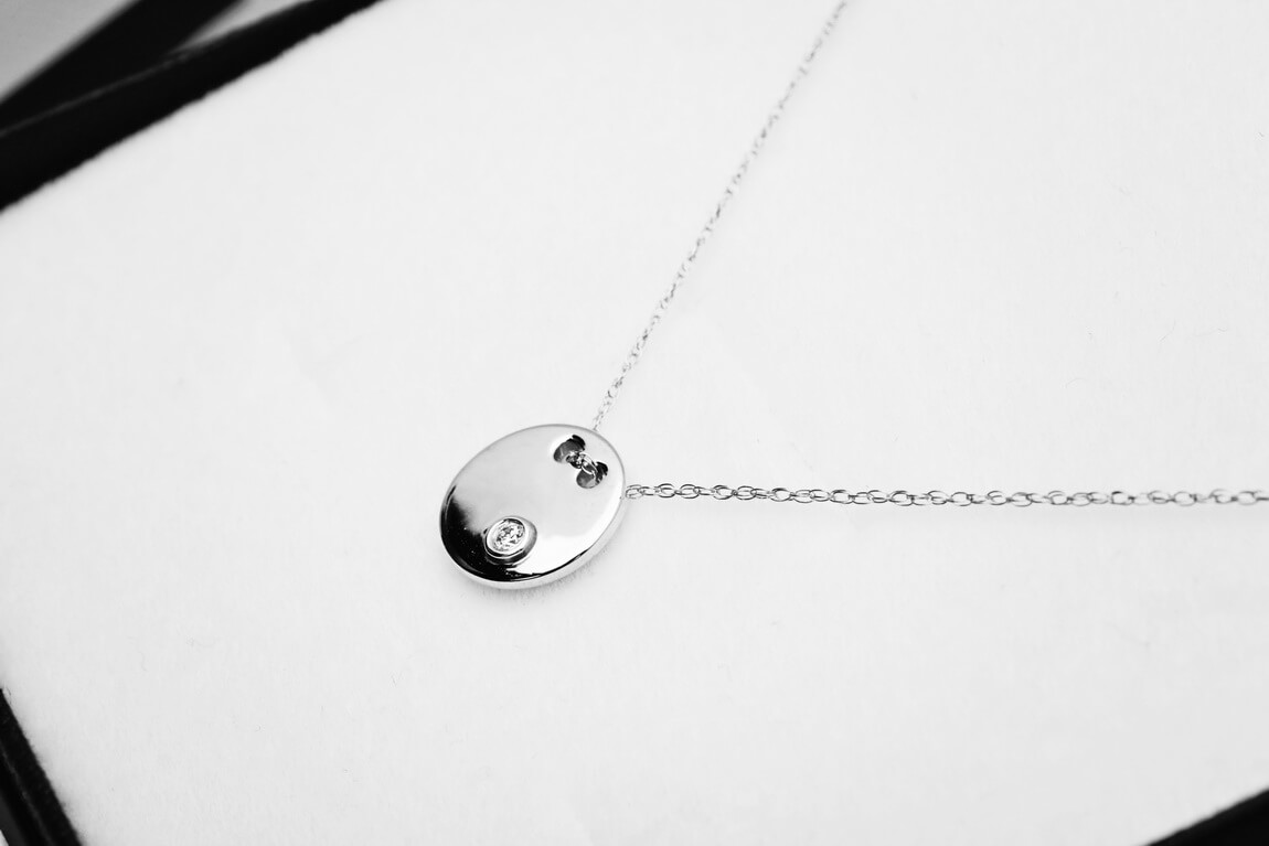 Naszyjnik z brylantem w białym złocie - obrazek 4
