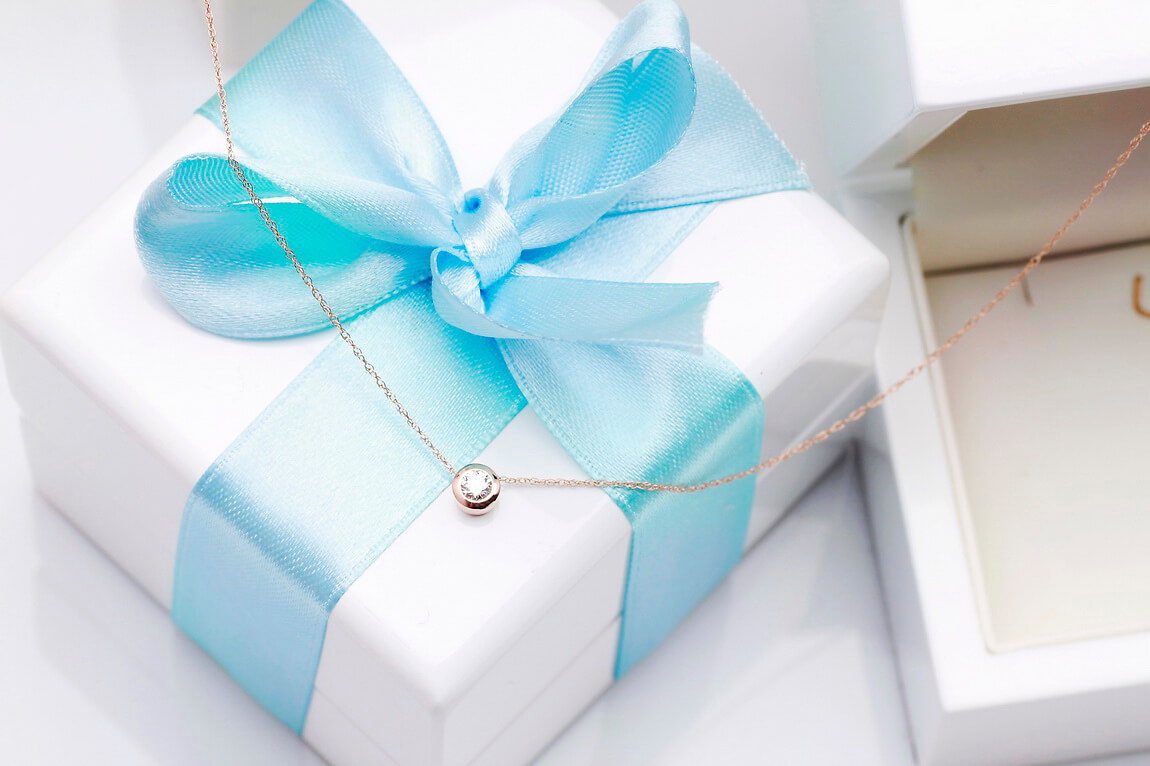 Naszyjnik celebrytka w różowym złocie z brylantem 0,15ct - obrazek 6