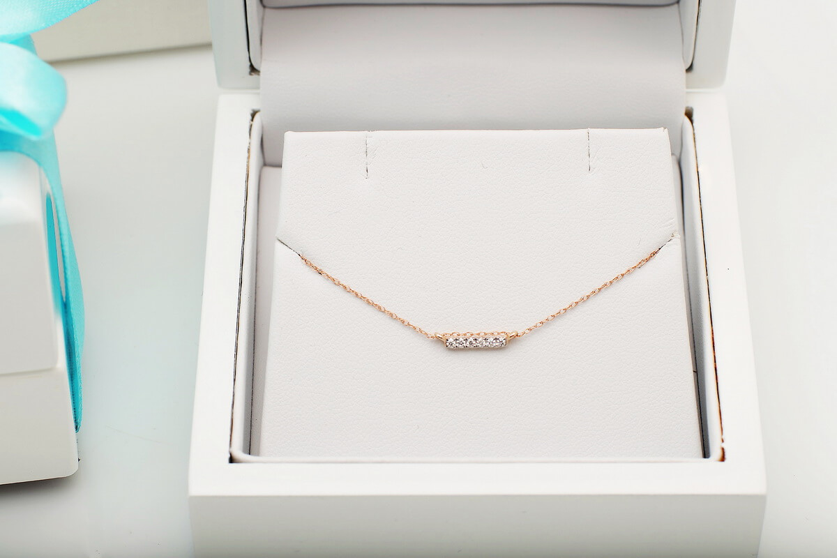 Naszyjnik celebrytka w różowym złocie z brylantami – Bild 2