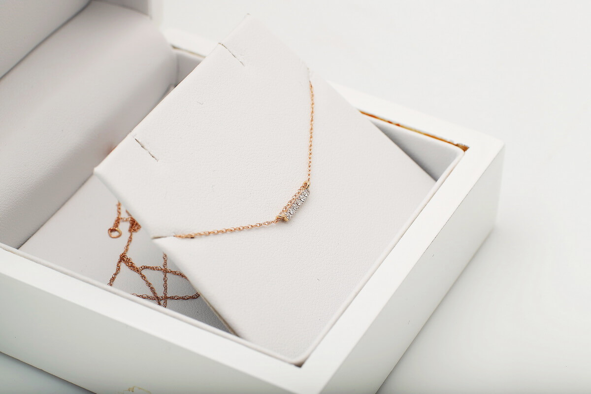Naszyjnik celebrytka w różowym złocie z brylantami – Bild 4