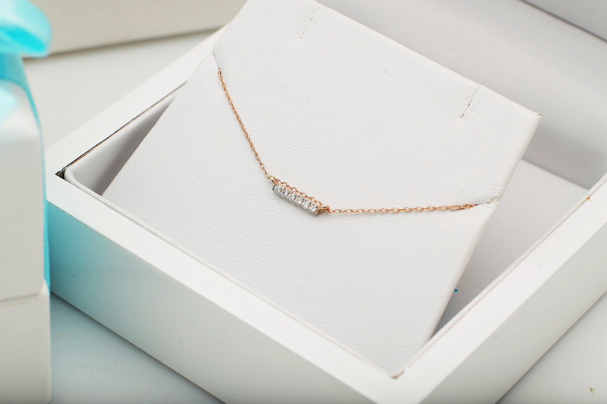Naszyjnik celebrytka w różowym złocie z brylantami – Bild 5