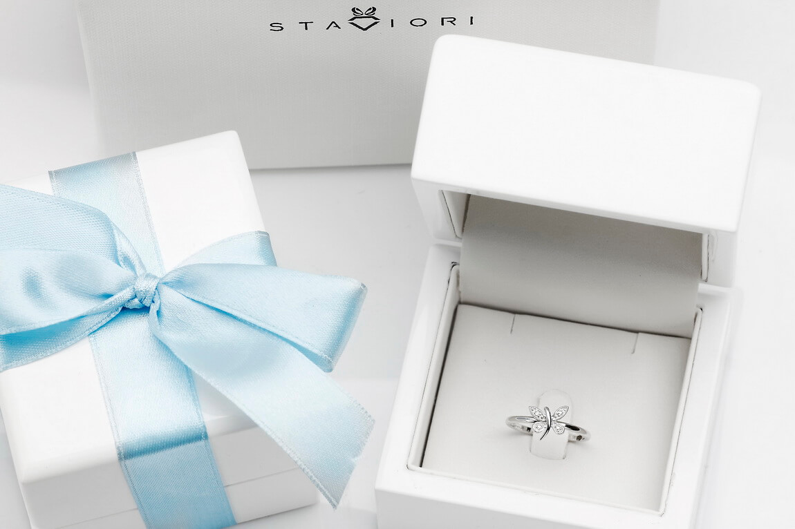 pierścionek motylek z białego złota z diamentem - obrazek 2