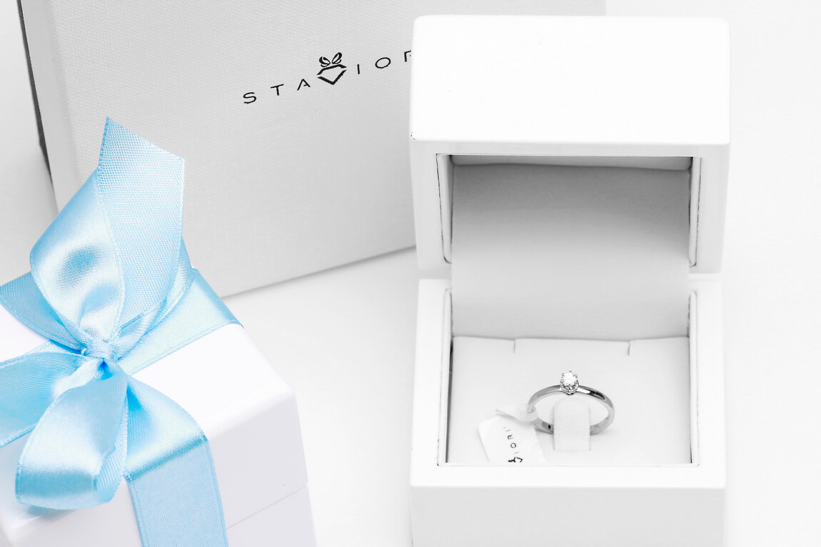 Piękny pierścionek zaręczynowy z diamentem 0.15ct - obrazek 2