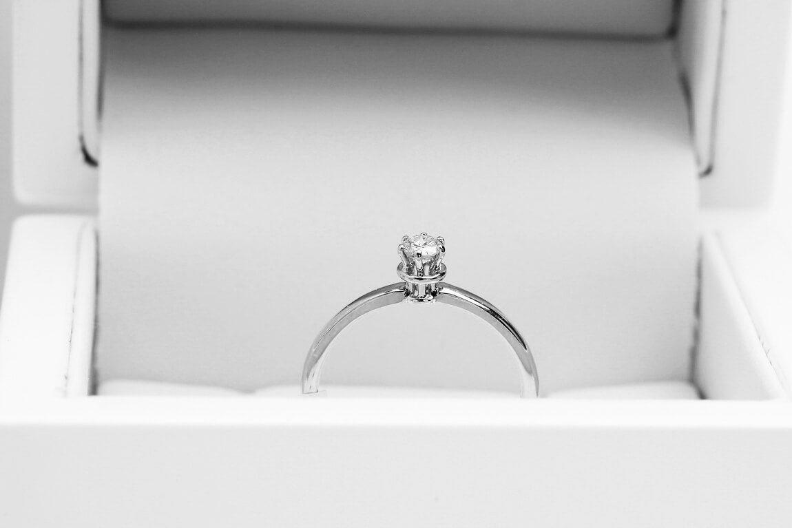 Piękny pierścionek zaręczynowy z diamentem 0.15ct - obrazek 4