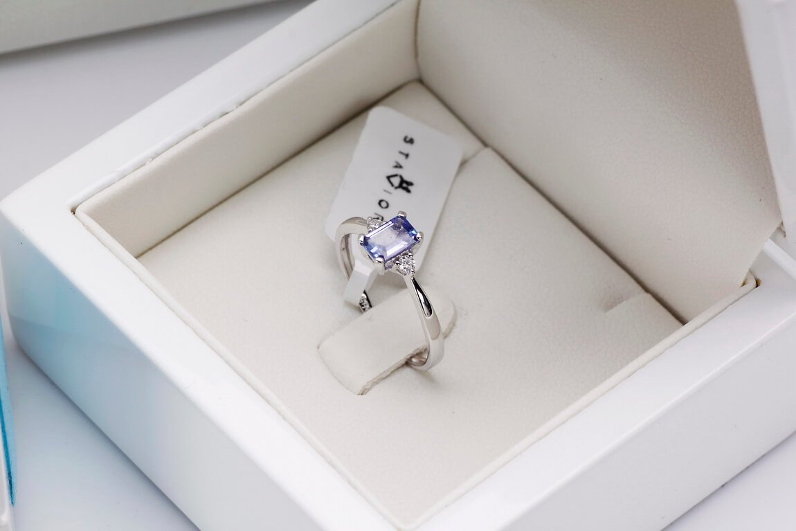 pierścionek z białego złota z tanzanitem i diamentami - Image 5