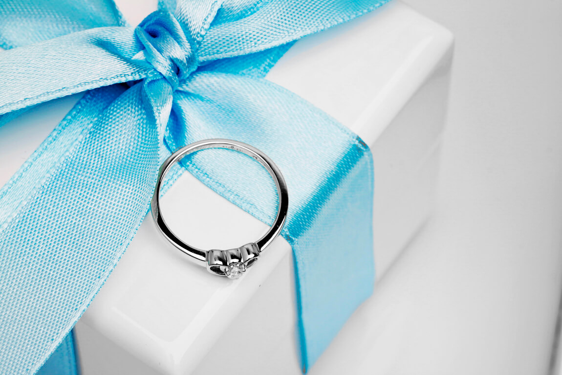 pierścionek z z białego lub żółtego złota - dwa serca z brylantem - Obrázek 8