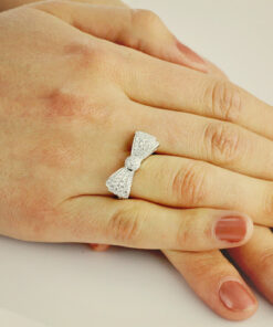 Alternativní pohled na Exclusive | niezwykły pierścionek brylantowy kokardka