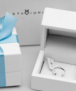 Alternativní pohled na pierścionek zaręczynowy z białego złota z diamentem 0,10ct