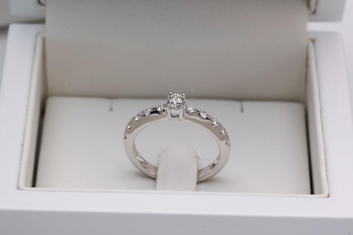 Exclusive | pierścionek zaręczynowy z białego złota z brylantami – Bild 3