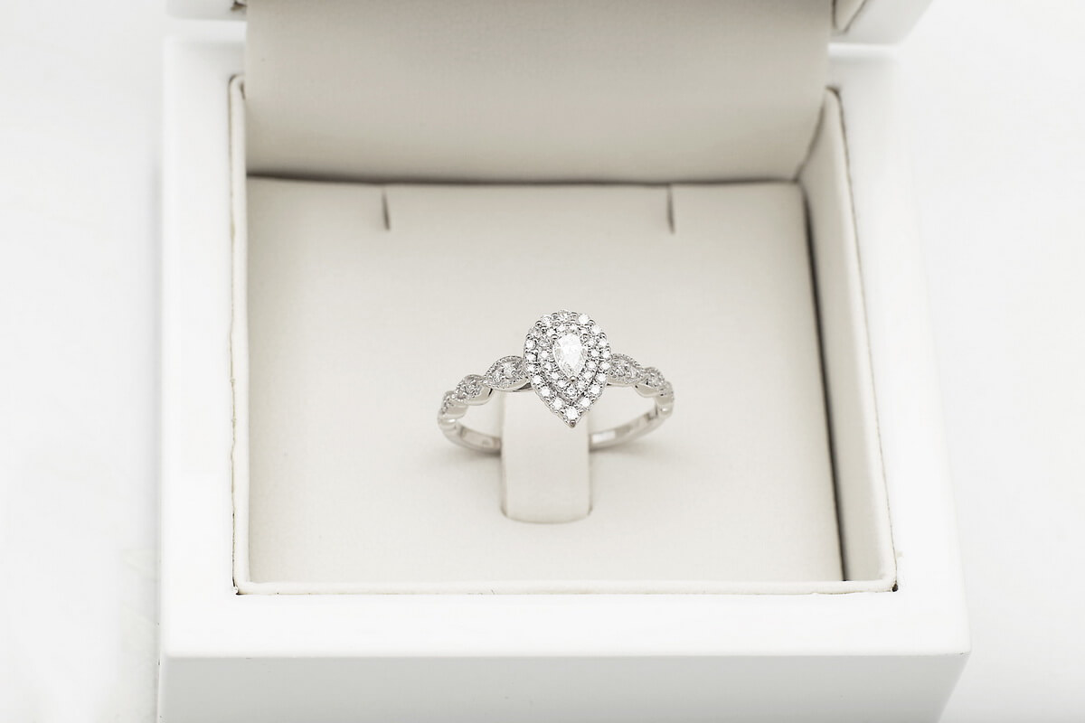 Exclusive | przepiękny brylantowy pierścionek zaręczynowy z centralnym diamentem typu "pear" – Bild 5