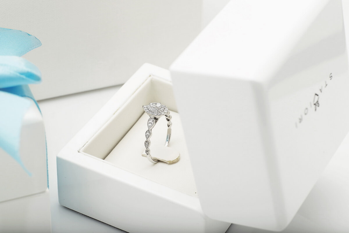 Exclusive | przepiękny brylantowy pierścionek zaręczynowy z centralnym diamentem typu "pear" – Bild 8