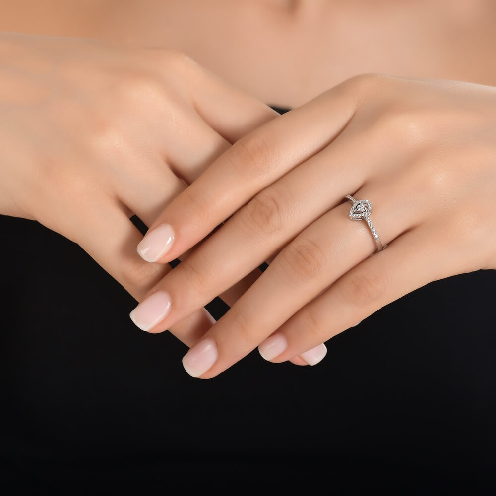 Exclusive | pierścionek łezka z brylantami w 18-karatowym złocie - Obrázek 3