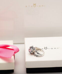 Alternative view of Srebrny pierścionek dla miłośników psów - markazyty i garnet PDM6145