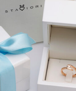 Alternativní pohled na Exclusive | niezwykły pierścionek w 18-karatowym różowym złocie z brylantem