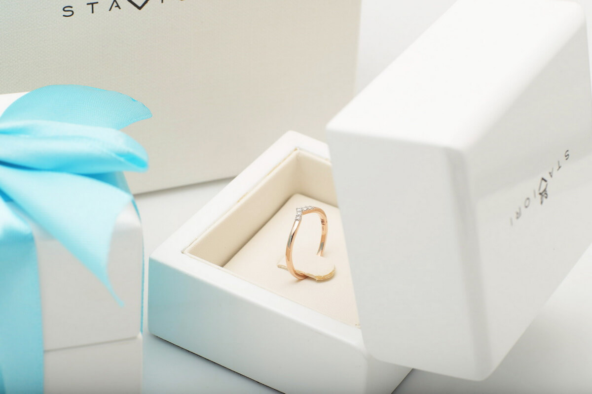 pierścionek z różowego złota z diamentami - Obrázek 6