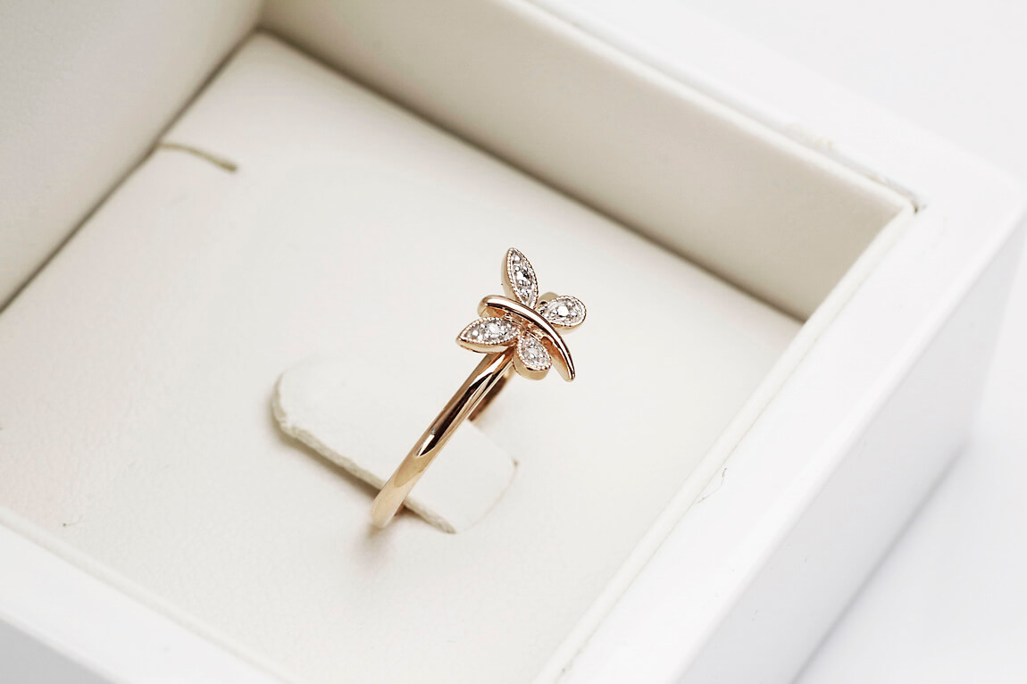 pierścionek złoty z motylkiem i diamentem w żółtym złocie – Bild 8