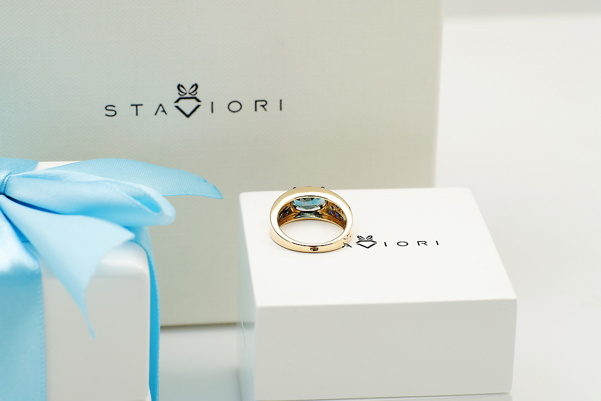 dostojny złoty pierścionek z topazem i szafirami – Bild 6