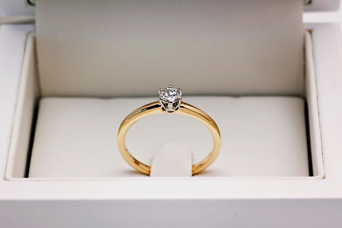 Staviori | Piękny klasyczny zaręczynowy pierścionek z brylantem 0,25ct G/Si1 - Image 4