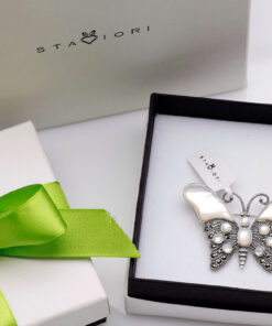 Alternatywny widok Srebrna broszka w kształcie motyla z markazytami i masą perłową