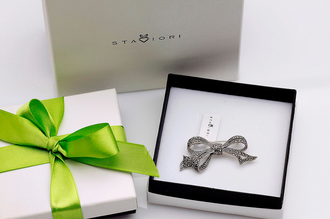 Srebrna broszka z markazytami w kształcie kokardki – Bild 2