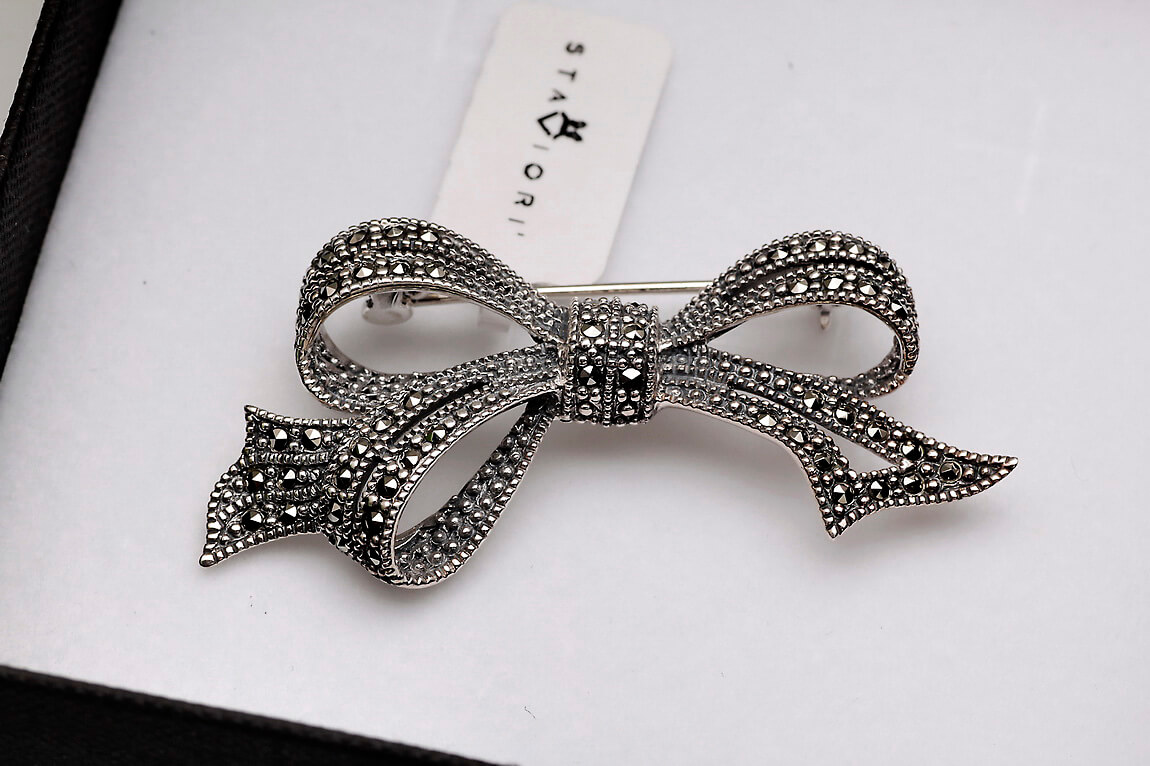 Srebrna broszka z markazytami w kształcie kokardki – Bild 4