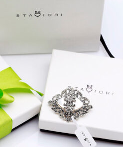 Alternative view of srebrna dostojna broszka wisiorek z masą perłową i markazytami