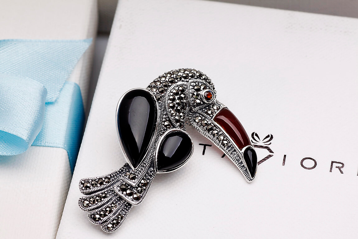 Broszka srebrna tukan z onyksami, granatami i markazytami - obrazek 4