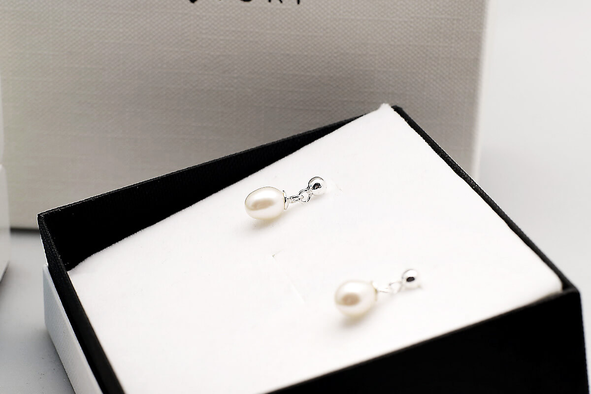 Srebrne wiszące kolczyki z perłą – Bild 5