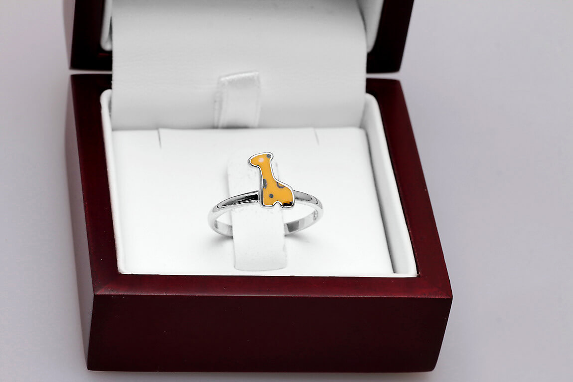 Srebrny pierścionek żyrafka z emalią - obrazek 3