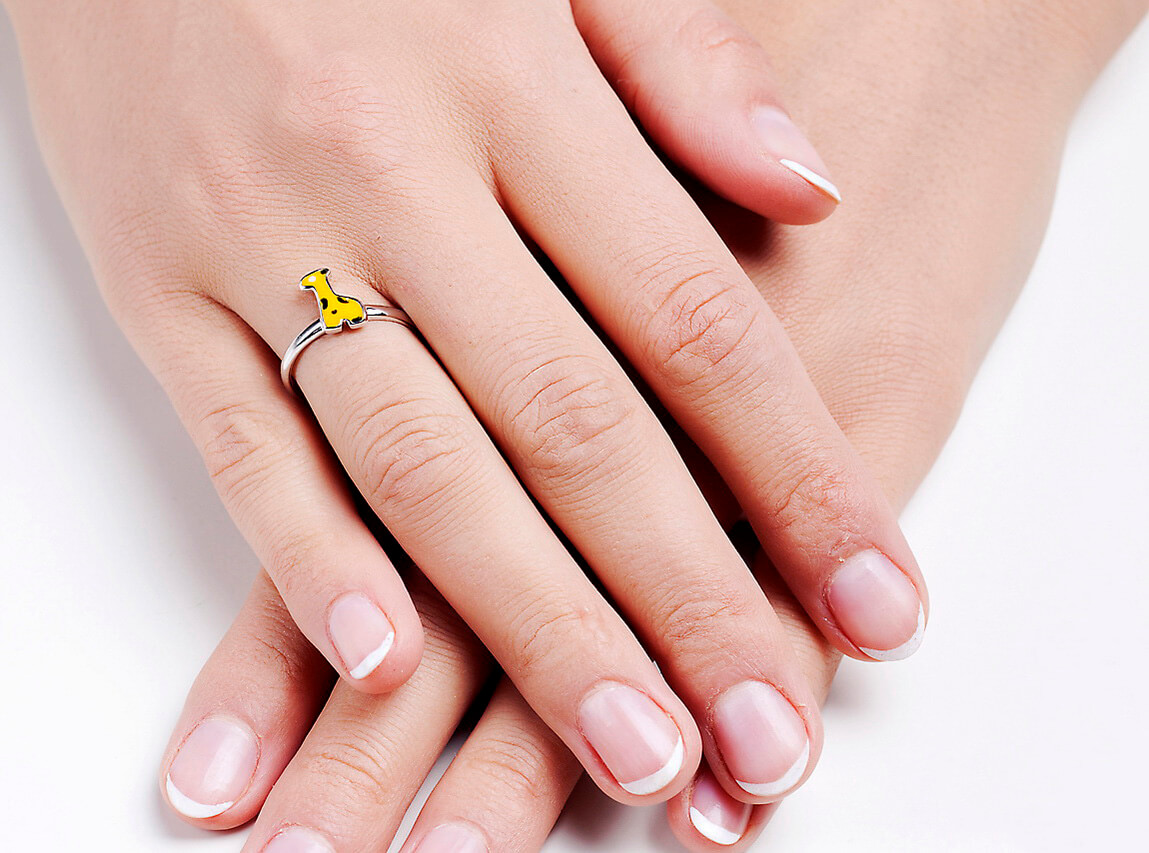 Srebrny pierścionek żyrafka z emalią - obrazek 2