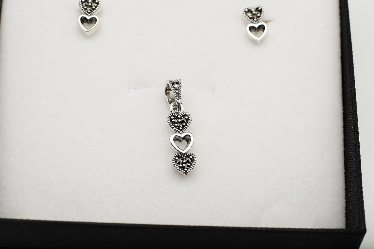 Srebrny wisiorek z markazytami - serduszka - Obrázek 4