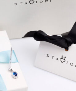 Alternatywny widok Srebrny wisiorek z niebieską i białymi cyrkoniami