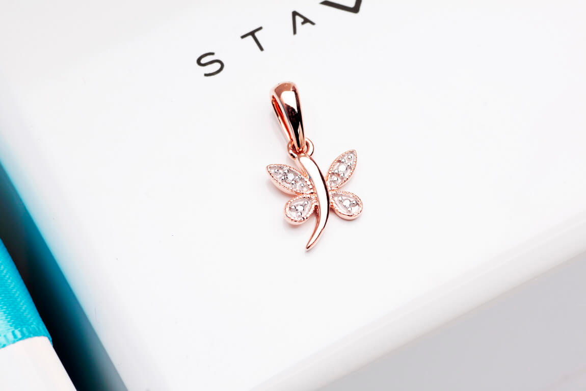 piękny wisiorek motylek w różowym złocie z diamentem - Obrázek 4