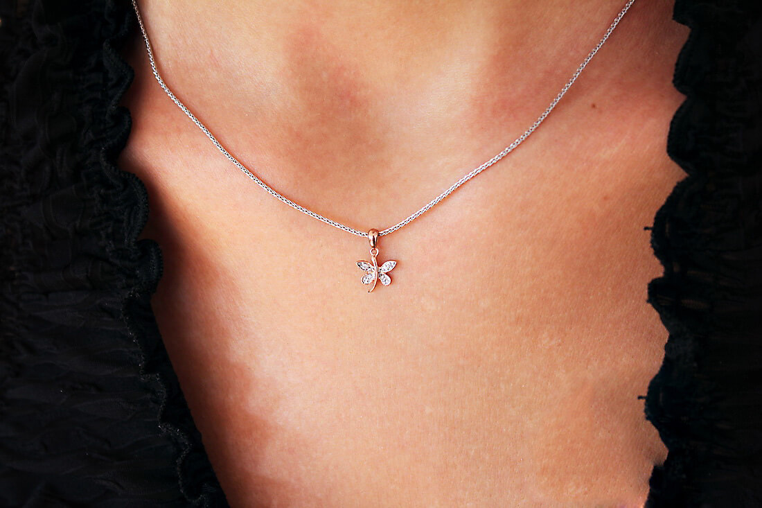 piękny wisiorek motylek w różowym złocie z diamentem - Obrázek 6