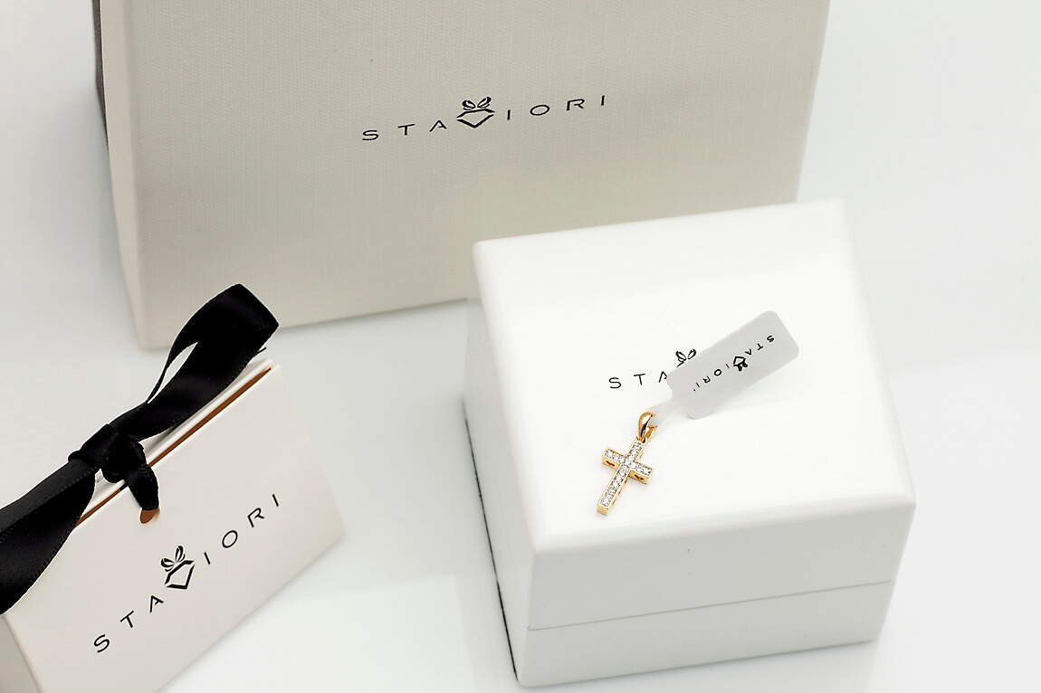 wisiorek krzyżyk złoto z brylantami i serduszkami – Bild 2