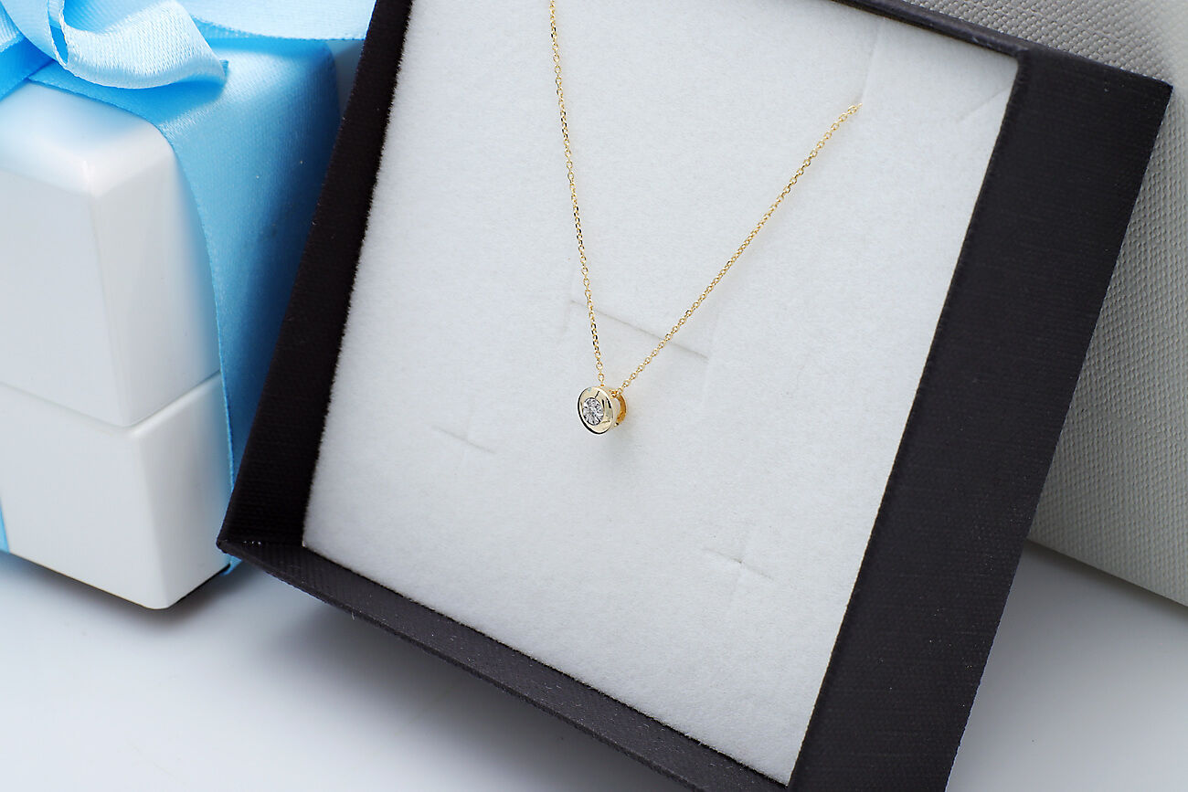 Złoty wisiorek z brylantem na dowolny łańcuszek - Obrázek 8