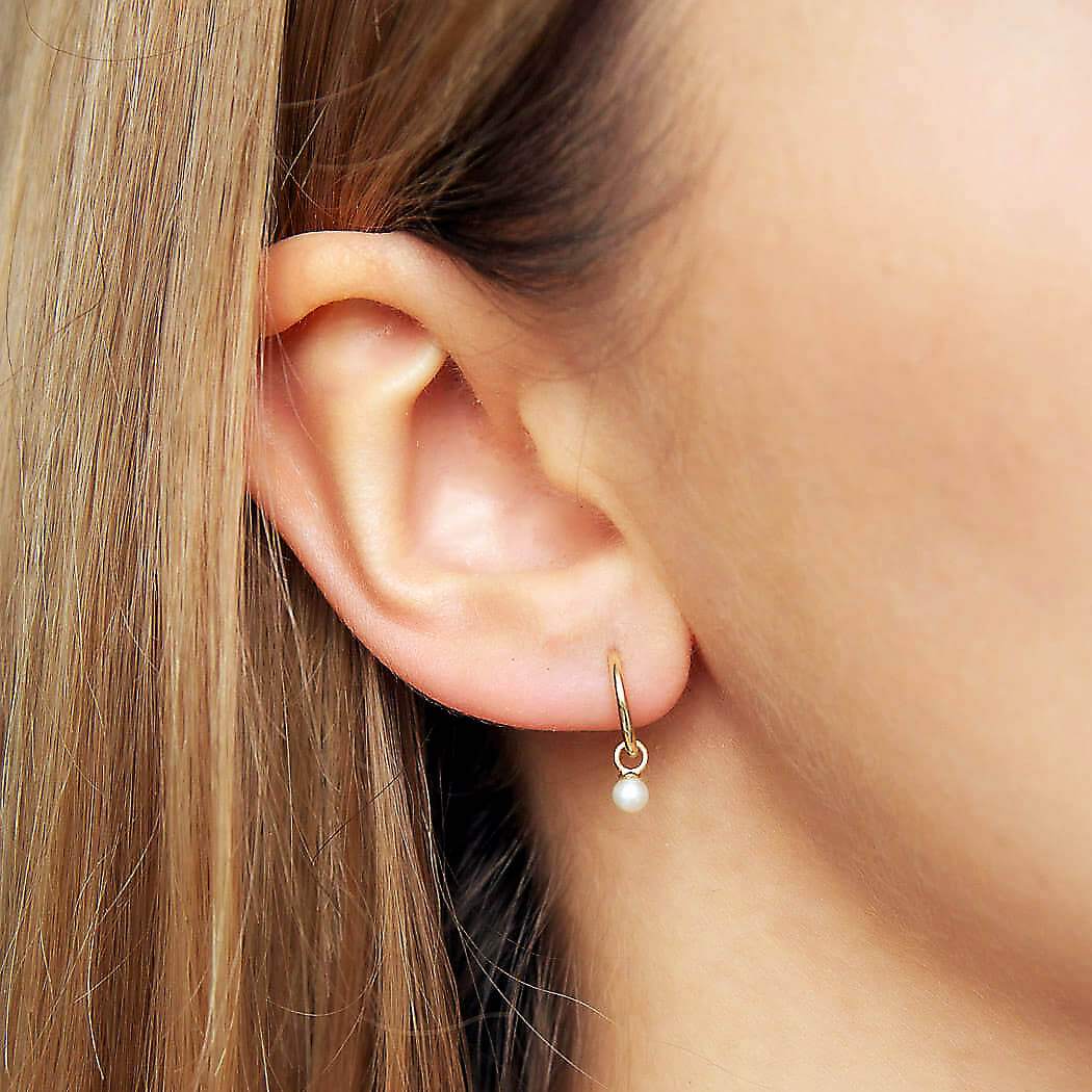 Złote kolczyki kółka z perłami 333 - obrazek 2