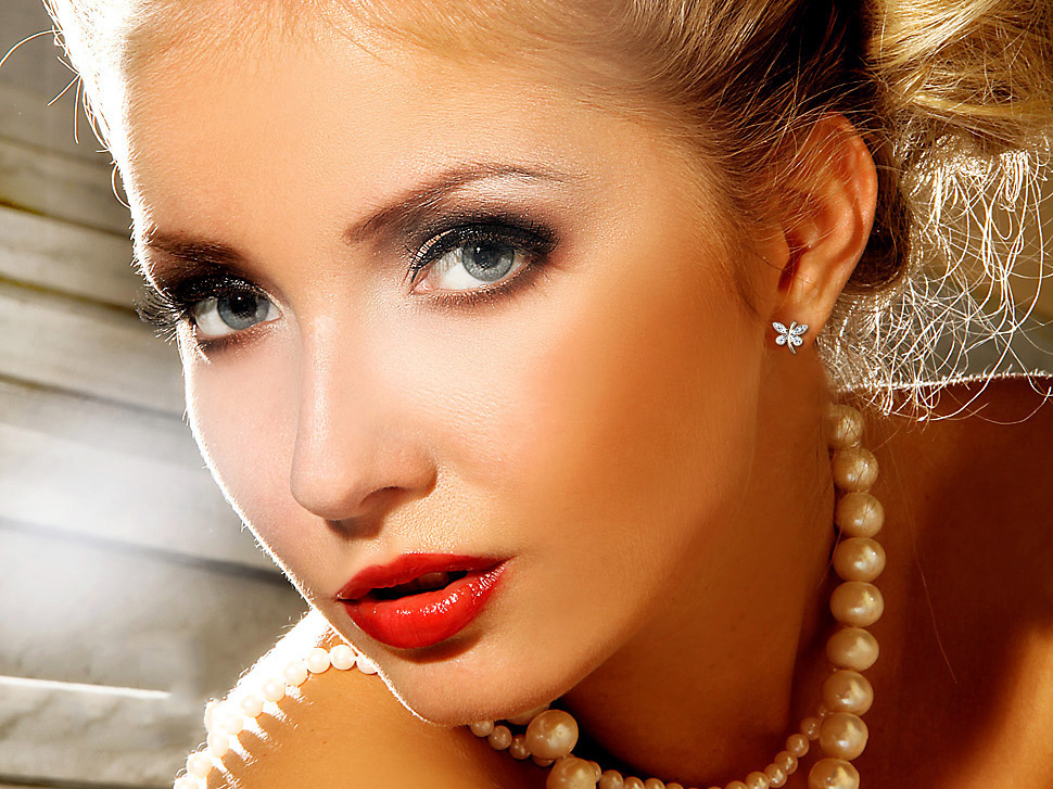 Kolczyki motylki z diamentami w żółtym złocie - obrazek 3