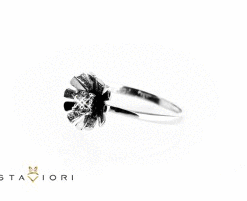 Alternatywny widok pierścionek kwiatek z diamentem białe złoto 585