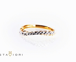 Alternatywny widok pierścionek z serduszkami i diamentem