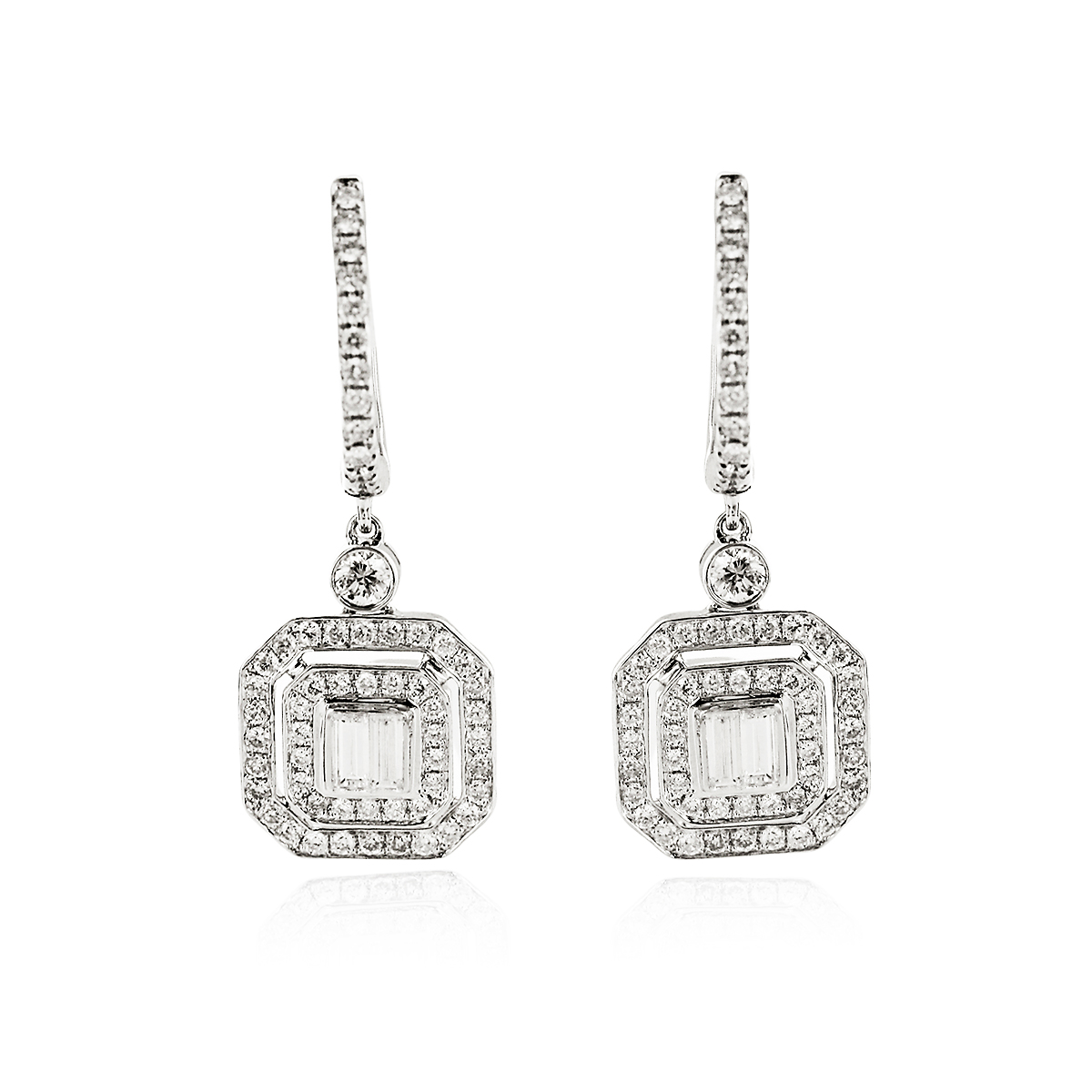 Exclusive | Kolczyki wiszące z białego złota z diamentami bagietkowymi