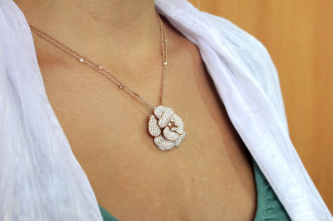 Exclusive | Cudowny brylantowy naszyjnik w kształcie róży - Image 12