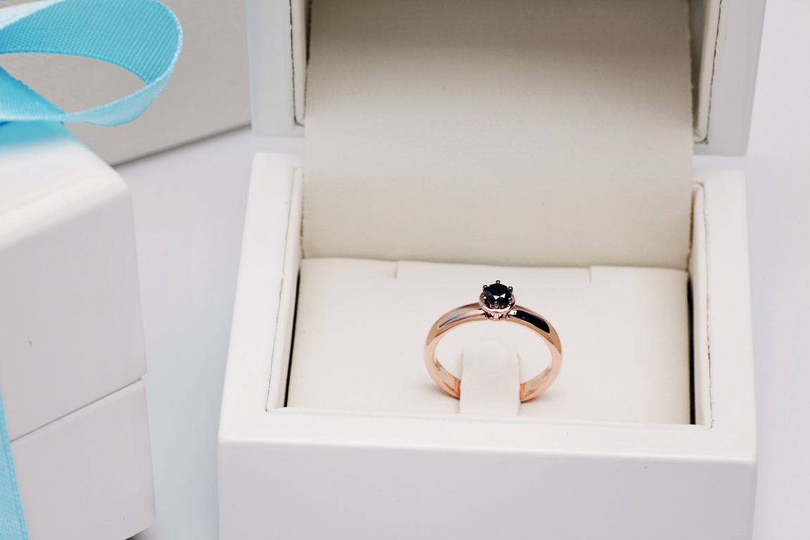 Pierścionek z czarnym diamentem 0,25ct w różowym złocie - obrazek 10