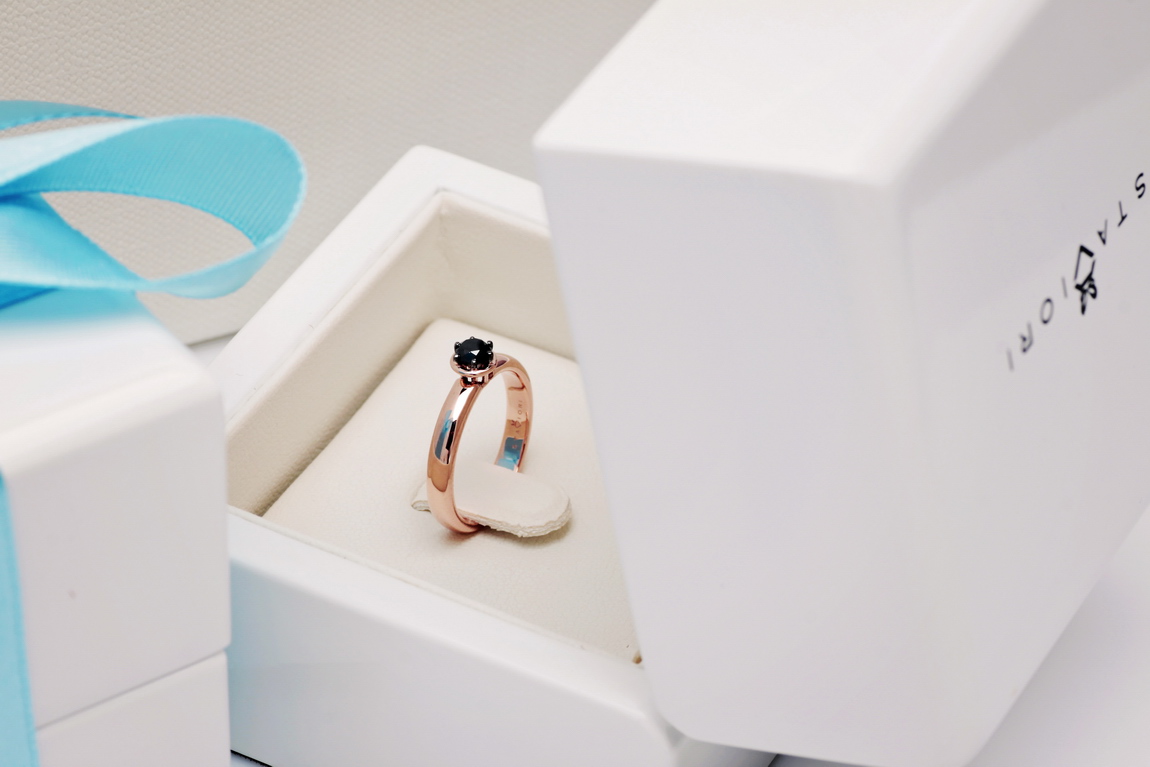 Pierścionek z czarnym diamentem 0,25ct w różowym złocie - obrazek 5
