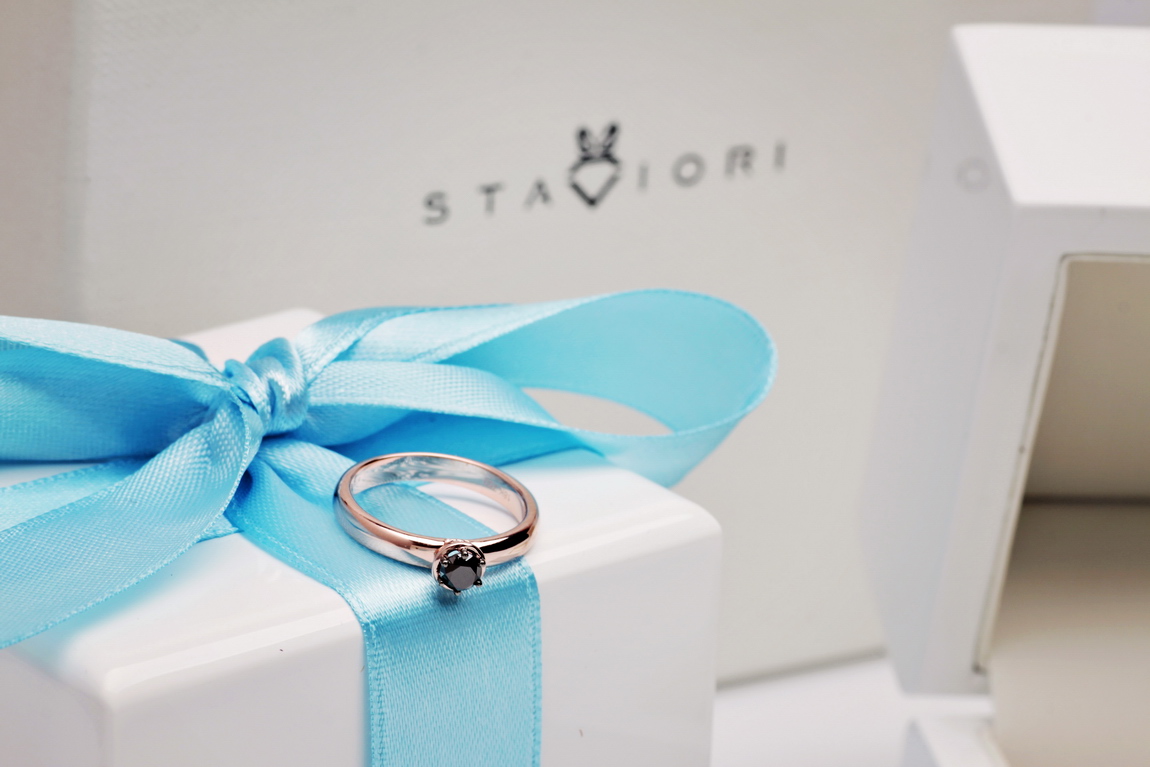 Pierścionek z czarnym diamentem 0,25ct w różowym złocie - obrazek 8