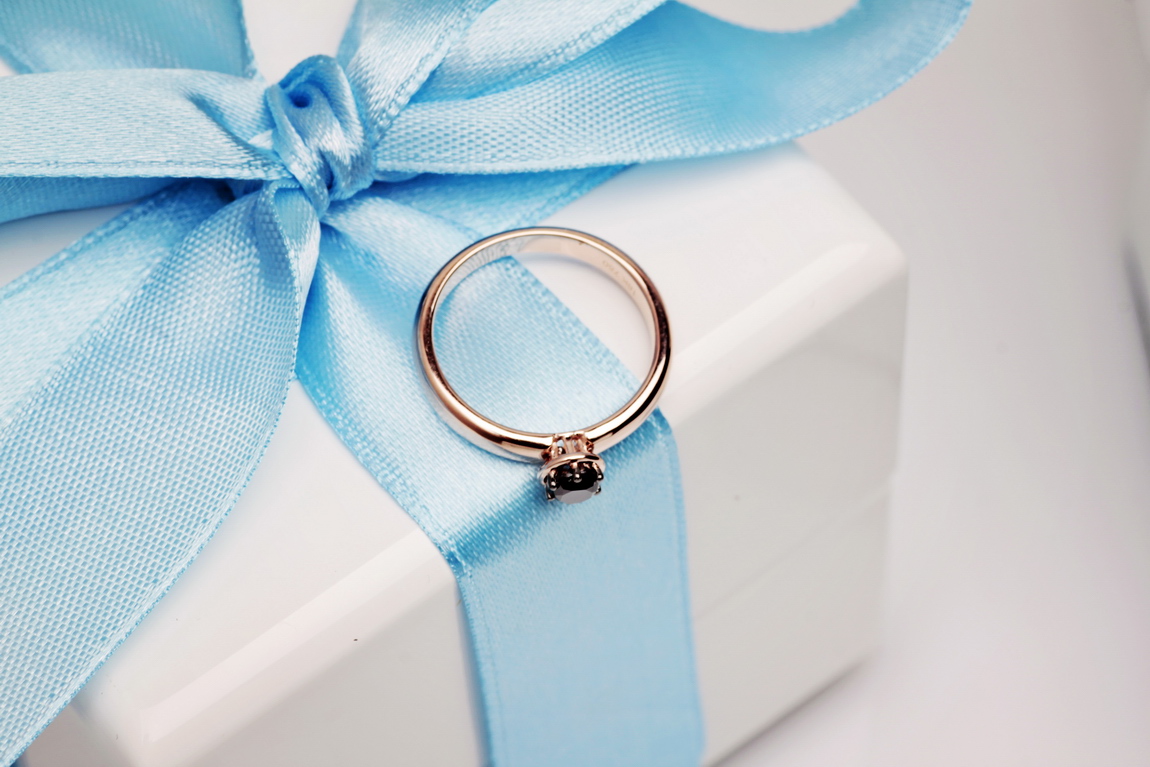 Pierścionek z czarnym diamentem 0,25ct w różowym złocie - obrazek 9