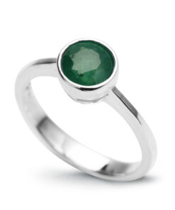 pierścionek srebrny z naturalnym szmaragdem