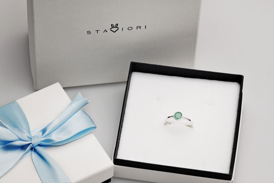 pierścionek srebrny z naturalnym szmaragdem – Bild 4