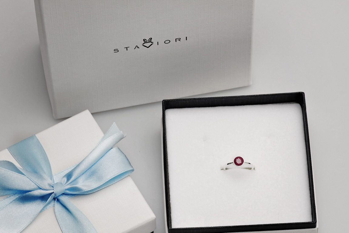 pierścionek srebrny z naturalnym rubinem - Obrázek 2