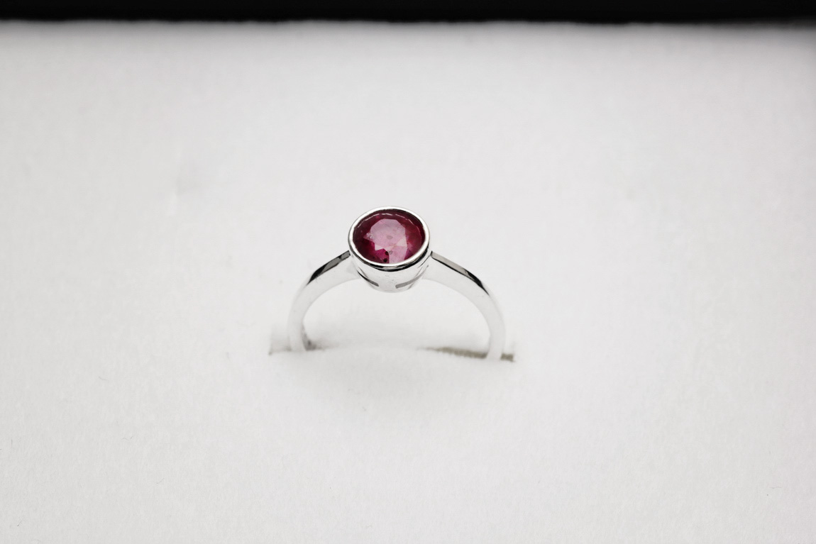 pierścionek srebrny z naturalnym rubinem - Obrázek 3